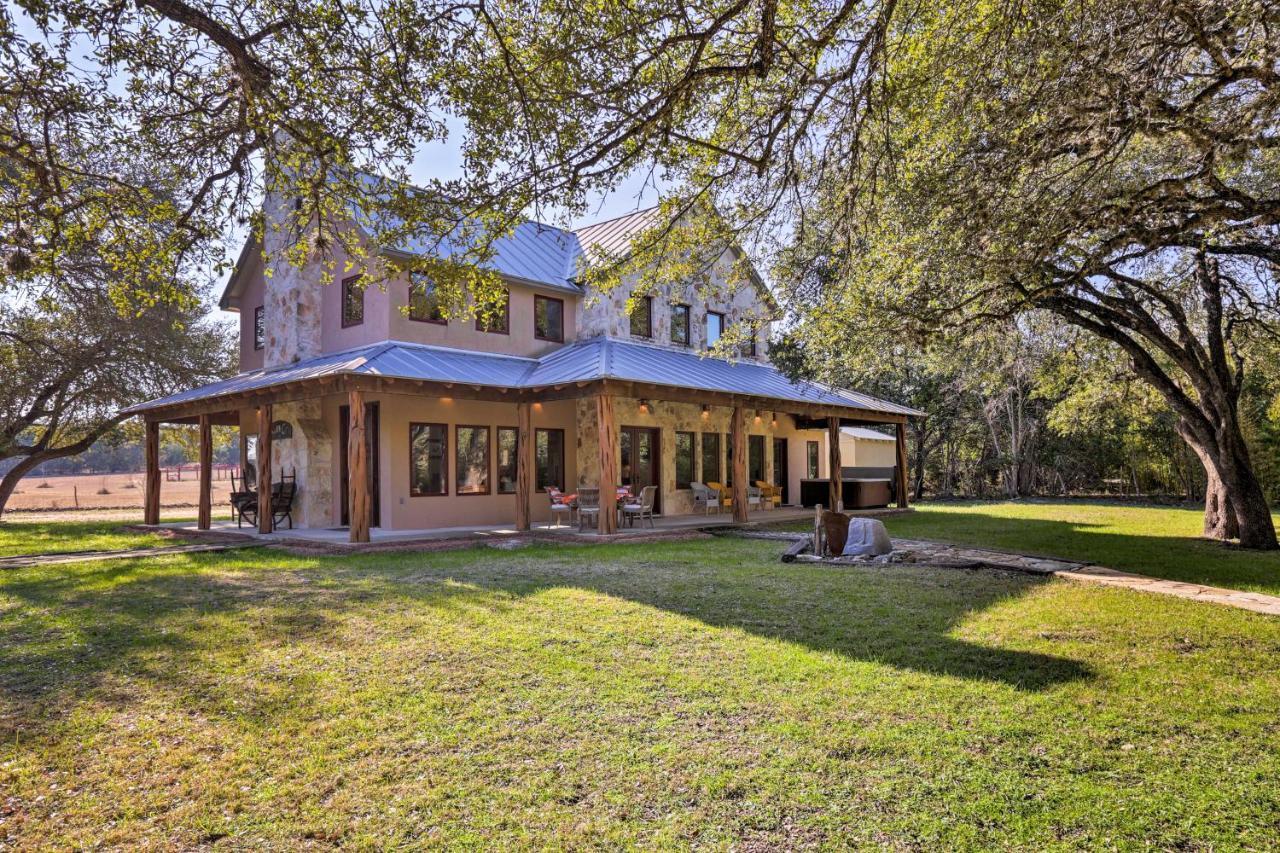 Riverfront Blanco Home With Shaded Porch And Hot Tub Kültér fotó